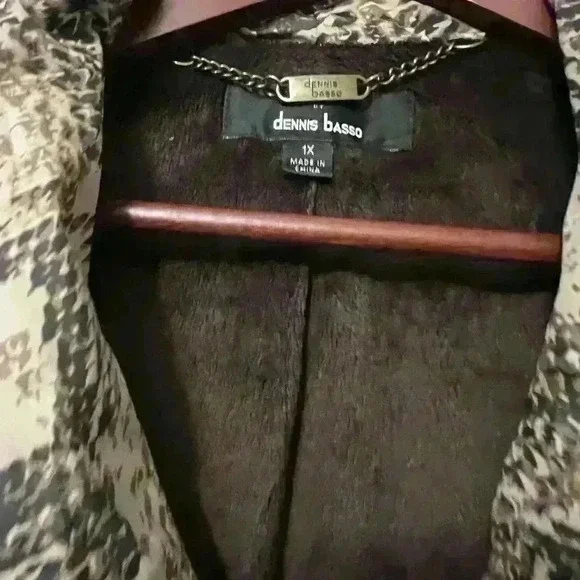 Dennis Basso QVC snake print 1x plus winter coat. Zip and snap front with collar - Picture 8 of 8